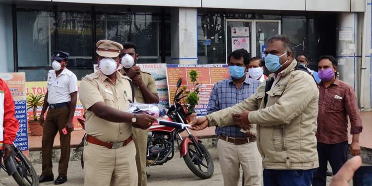 கொடைக்கானலில் செஞ்சிலுவை சங்கம், மற்றும் ரெட் கிராஸ் சார்பாக பொதுமக்களுக்கு நலத்திட்ட உதவிகள் வழங்கப்பட்டது