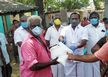 தமிழக முதல்வர் எடப்பாடியார் வழிகாட்டுதலின் படி அதிமுக மாநில அமைப்பு செயலாளரும் முன்னாள் அமைச்சருமான சி. த. செல்லப் பாண்டியன் தூத்துக்குடி பகுதியில் உள்ள ஏழை, எளிய மக்களுக்கு தொடர்ந்து 13 வது நாளாக அரிசி மற்றும் உணவு பொருள் வழங்கினார்.