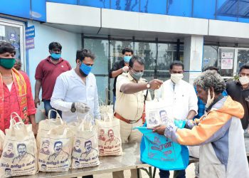 கொடைக்கானலில் 2 வது கட்டமாக இன்று நாம் தமிழர் கட்சி சார்பில் மேலும் 1000 ஏழை, எளிய மக்களுக்கு அரிசி, காய்கறி உள்ளிட்ட நிவாரண பொருள்கள் வழங்கப்பட்டது. டி.எஸ்.பி ஆத்ம நாதன் கலந்துகொண்டு நிவாரண பொருள் வழங்கினர்.