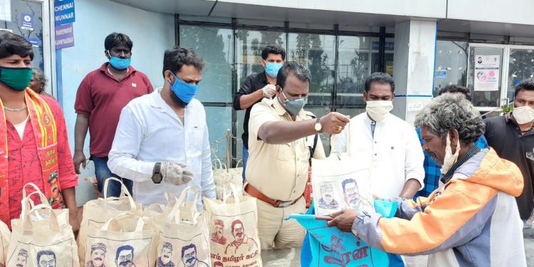 கொடைக்கானலில் 2 வது கட்டமாக இன்று நாம் தமிழர் கட்சி சார்பில் மேலும் 1000 ஏழை, எளிய மக்களுக்கு அரிசி, காய்கறி உள்ளிட்ட நிவாரண பொருள்கள் வழங்கப்பட்டது. டி.எஸ்.பி ஆத்ம நாதன் கலந்துகொண்டு நிவாரண பொருள் வழங்கினர்.