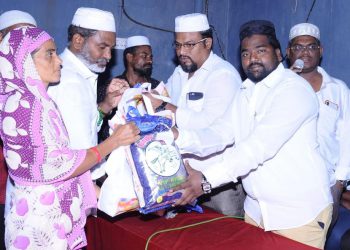 சென்னை வேளச்சேரியில் போலீஸ் செய்தி  டிவி  சார்பில் ஏழை எளிய மக்கள் சுமார் 300 பேருக்கு நிவாரணம் வழங்கப்பட்டது