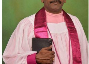 மோகன் சி.லாசரஸ் குறித்து ஆபாசமான, அருவருப்பான வார்த்தைகள் பேராயர் காட்பிரே வாஷிங்டன் நோபுள் தம்பதி மீது இயேசு விடுவிக்கிறார் அறக்கட்டளை டிரஸ்டி டாக்டர் அன்புராஜ் புகார் !! மேலப்பாளையம் போலீஸ் வழக்குப்  பதிவு செய்து,   கைது செய்ய  வலைவீசி தேடிவருகின்றனர்.