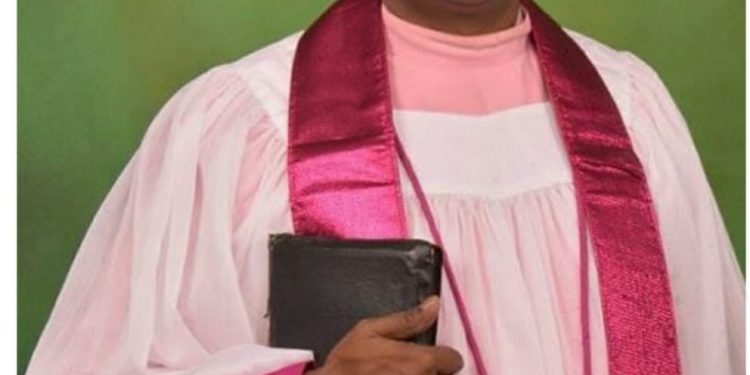 மோகன் சி.லாசரஸ் குறித்து ஆபாசமான, அருவருப்பான வார்த்தைகள் பேராயர் காட்பிரே வாஷிங்டன் நோபுள் தம்பதி மீது இயேசு விடுவிக்கிறார் அறக்கட்டளை டிரஸ்டி டாக்டர் அன்புராஜ் புகார் !! மேலப்பாளையம் போலீஸ் வழக்குப்  பதிவு செய்து,   கைது செய்ய  வலைவீசி தேடிவருகின்றனர்.