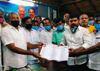 அதிமுக நெல்லை மாநகர் மாவட்ட செயலாளர் தச்சை கணேசராஜா முன்னிலையில் பல்வேறு கட்சிகள் இருந்து விலகி அதிமுகவில் இணைந்தனர்