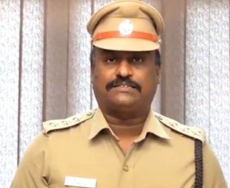 தூத்துக்குடியில் கொரோனா தொற்று காலகட்டத்தில்,   தன் உயிரையும் பொருட்படுத்தாமல்,  தியாக உணர்வோடு  தொடர்ந்து 65 வது நாட்களாக பணியாற்றி வரும். காவல் தெய்வத்தின்  சீர்மிகு  பணிகள் குறித்து 5 நிமிடத்தில் மிக அற்புதமாக வெளியான விழிப்புணர்வு  வீடியோ காணொளி, தூத்துக்குடி எஸ். பி. டவுண் டி.எஸ்.பி ஆகியோருக்கு குவியும் பாராட்டு