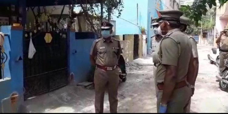 சென்னை அசோக்நகர், கே,கே,நகர் போன்ற  கொரோனா பாதிக்கப்பட்ட பகுதிகளை சென்னை பெருநகர ஆணையாளர் அ.கா.விசுவநாதன் நேரில் ஆய்வு செய்தார்