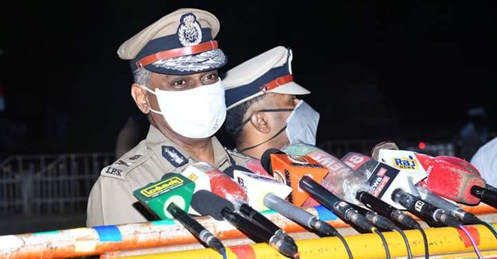 சென்னை முழு ஊரடங்கையொட்டி வாகனத் தணிக்கை பணிகளை காவல் ஆணையாளர்அ.கா.விசுவநாதன், இ.கா.ப நேரில் ஆய்வு