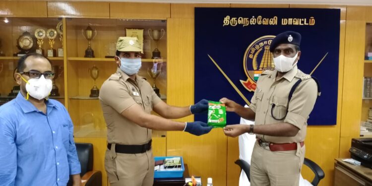 24 மணி நேரமும்  சுழற்சி முறையில்  பணியாற்றிவரும் காவல் அலுவலர்களின் உடல் நலனை கருத்தில்கொண்டு Nestle Milo நிறுவனத்தின் ஒத்துழைப்புடன் திருநெல்வேலி எஸ். பி .மணிவண்ணன் அவர்கள்  வழங்கிய  ஊட்டச்சத்து