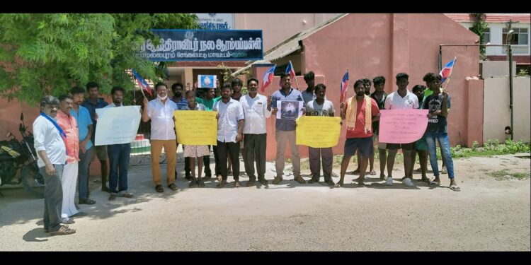 தமிழர்களுக்கு கிடைக்க வேண்டிய வேலைகளை தட்டிப்பறிக்கும் மத்திய பாஜக அரசை கண்டித்து செங்கல்பட்டு மாவட்டம் மாமல்லபுரத்தில் ஆரம்பப்பள்ளி முன்பு விடுதலைச் சிறுத்தைகள் கட்சியின் சார்பில் கண்டன ஆர்ப்பாட்டம்