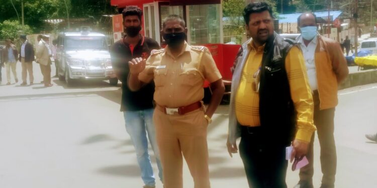 கொடைக்கானலில் போக்குவரத்து நெருக்கடிகள் மற்றும் விபத்துக்களை தடுக்க அதிரடி நடவடிக்கையில் ஆய்வாளர் முத்துபிரேம்சந்த்