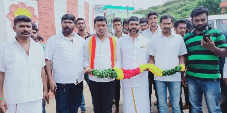 தென்னிந்திய பார்வர்ட் பிளாக் கட்சியின் சார்பாக முத்துராமலிங்க தேவர் சிலைக்கு மாலை அணிவித்து மரியாதை