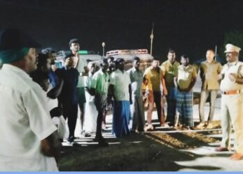 கீழஈரால் நான்கு வழிச்சாலையில் சாலை பாதுகாப்பு குறித்து விழிப்புணர்வுகூட்டம் – டிஎஸ்பி பிரகாஷ் தலைமையில் நடைபெற்றது.