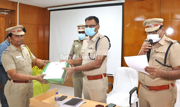 தூத்துக்குடி மாவட்டத்தில் உள்ள அனைத்து வழக்குகளின் புலன் விசாரணை குறித்தும், வழக்குகள் சம்மந்தமாக எடுக்கப்பட்ட நடவடிக்கைகள் குறித்தும், நீதிமன்ற அலுவல்கள் குறித்தும் பல்வேறு நிகழ்வுகள் எஸ்.பி ஜெயக்குமார் தலைமையில் மாதாந்திர ஆய்வு கூட்டம்