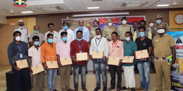 திருச்சி சாலைவிபத்தில் படுகாயமடைந்தவர்களுக்கு உதவிய நபர்களுக்கு நற்கருனை விருது