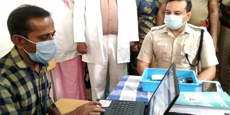 நாகை எஸ்.பி கொரனா தடுப்பூசி போட்டுக்கொண்டார்