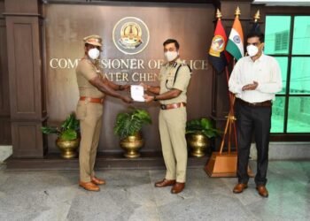 கஞ்சா கடத்திய பெண்களை கைது செய்த போலீசாருக்கு போலீஸ் கமிஷ்னர் பாராட்டு