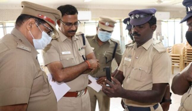 ரூ. 3,78,000 மதிப்பிலான உடம்பில் அணியும் 27 கேமராக்களை மாவட்ட எஸ்.பி இன்று தூத்துக்குடியில் வழங்கினார்