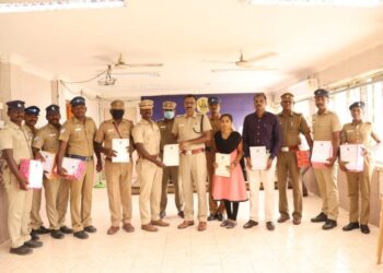 தூத்துக்குடி மாவட்டத்தில் சிறப்பாக பணியாற்றிய உதவி ஆய்வாளர்கள் உட்பட 14 காவல்துறையினருக்கு வெகுமதி மற்றும் பாராட்டுச்சான்றிதழ்