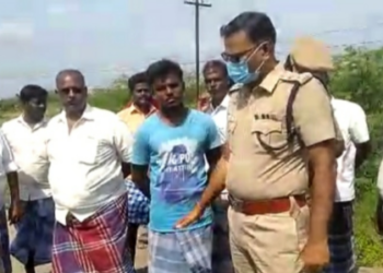 ஓட்டப்பிடாரம் அருகே வாகனம் கவிழ்ந்து 5 பெண்கள் பரிதாபமாக உயிரிழந்தனர்.