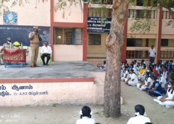 விளாத்திகுளம் துணை காவல் கண்காணிப்பாளர் பிரகாஷ்  தலைமையில் பெண்குழந்தைகளுக்கான விழிப்புணர்வு கூட்டம்  