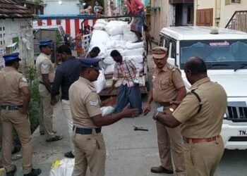 விளாத்திகுளம் துணை காவல் கண்காணிப்பாளர் அவர்கள் தலைமையில் நடைபெற்ற ரெய்டில் சுமார் 600 கிலோ புகையிலைப் பொருட்கள் கைப்பற்றப்பட்டது.