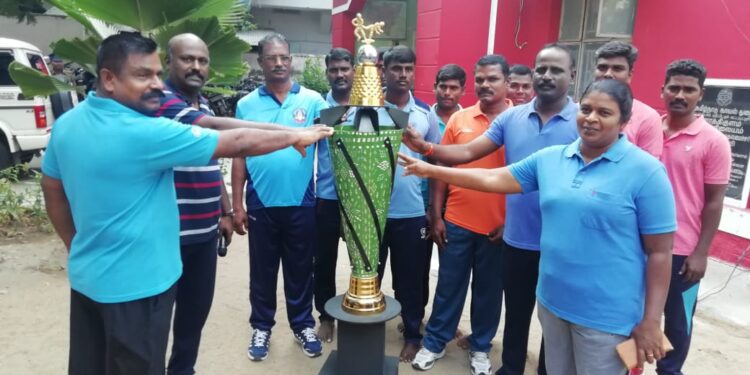 விளாத்திகுளம் உட்கோட்ட “POLICE KABADI TEAM”  திப்பதுன்னுர் கிராமத்தில்பங்கேற்று சிறப்பாக விளையாடி  முதல் பரிசு மற்றும் கோப்பை வென்றுள்ளார்கள்.