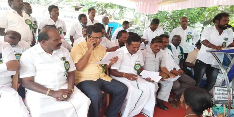 ஊராட்சிகளுக்கு நிதி ஒதுக்காதால்ஊராட்சி மன்றத் தலைவர்கள் போராட்டம்