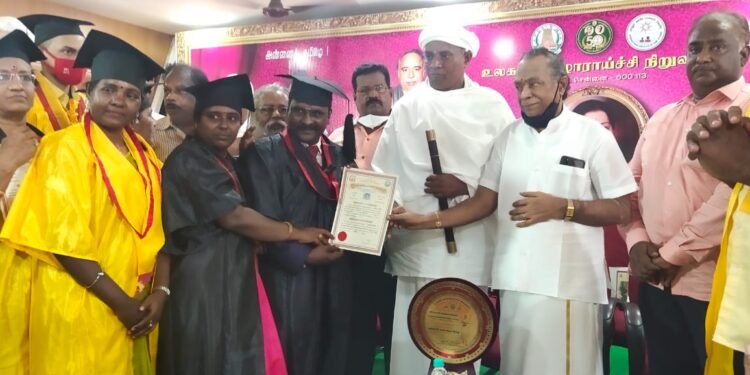 உலகத் தமிழாராய்ச்சி நிறுவனம் சார்பில் நடைபெற்ற பட்டமளிப்பு விழாவில் தமிழ்நாடு சட்டப்பேரவை அனைத்து பத்திரிகையாளர் சங்கத்தின் மாநில தலைவரும், அமுதம் ரிப்போர்ட்டர் அமுதம் டிவி ஆசிரியர் டாக்டர் வாஞ்சிநாதன் அவர்கள் டாக்டர் பட்டம் வழங்கப்பட்டது