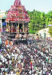 திருச்செந்தூர் கோவிலில் மாசி திருவிழா தேரோட்டம்  நடந்தது.