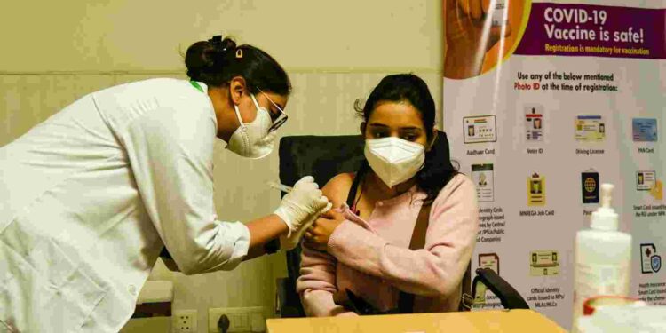 தற்காலிக மருத்துவமனைகளை ஏற்படுத்த தமிழக அரசு உத்தரவு