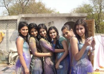 ஹோலிப் பண்டிகையொட்டி குடியரசுத் தலைவர் ராம்நாத் கோவிந்த், பிரதமர் நரேந்திர மோடி வாழ்த்து