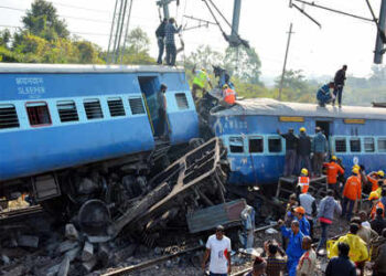 டெல்லி-டேராடூன் எக்ஸ்பிரஸ் ரயிலில் விபத்து