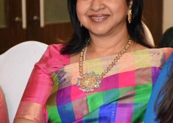 நடிகை ராதிகா சரத்குமார் தூத்துக்குடியில் தேர்தல் பிரசாரம்