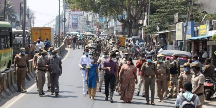 தர்மபுரி மாவட்ட எஸ்.பி தலைமையில் கொடி அணிவகுப்பு