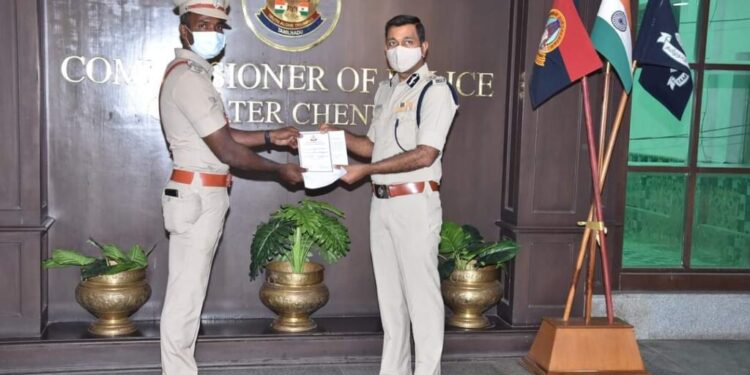 கஞ்சா விற்பனை செய்த நபர்களை கைது செய்த காவல்துறையினரை சென்னை பெருநகர போலீஸ் கமிஷ்னர் அழைத்து வெகுமதி