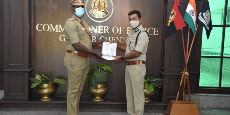 பேருந்தில் நகை திருடிய கும்பல் கைது – தனிப்படை போலீசாருக்கு சென்னை போலீஸ் கமிஷ்னர் பாராட்டு