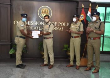 செல்போன்கள் திருடும் கும்பல் கைது திருவல்லிக்கேணி போலீசாருக்கு கமிஷ்னர் பாராட்டு