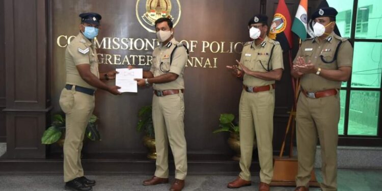 செல்போன்கள் திருடும் கும்பல் கைது திருவல்லிக்கேணி போலீசாருக்கு கமிஷ்னர் பாராட்டு