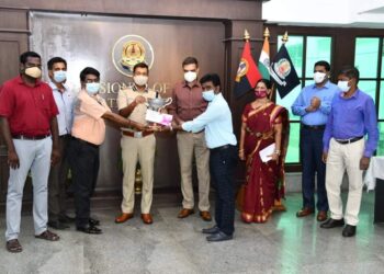 சென்னை பெருநகர காவல் ஆணையரகத்தில் சிறப்பாக  பணிபுரியும் அமைச்சுப்பணியாளர்களுக்கு சுழற்கேடயம், பணவெகுமதியை போலீஸ் கமிஷ்னர் வழங்கினார்