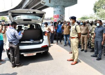 சென்னையில் தேர்தல் பறக்கும் படையினர் வாகன சோதனை