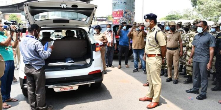 சென்னையில் தேர்தல் பறக்கும் படையினர் வாகன சோதனை