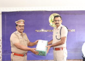 சிறப்பாக பணியாற்றிய 19 பேருக்கு தூத்துக்குடி மாவட்ட எஸ்.பி  பாராட்டு