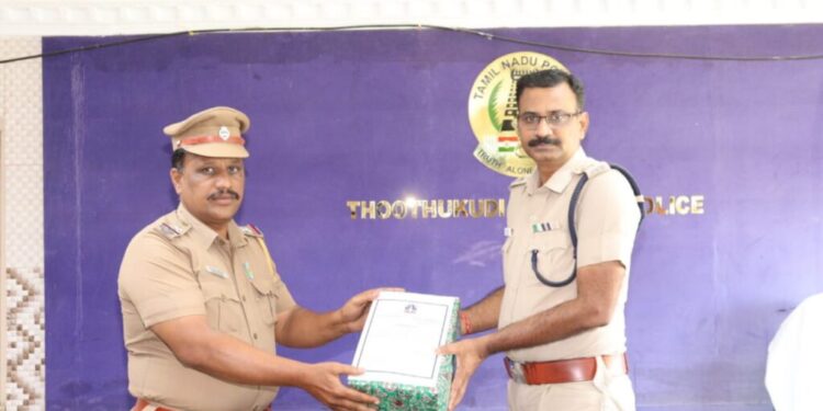 சிறப்பாக பணியாற்றிய 19 பேருக்கு தூத்துக்குடி மாவட்ட எஸ்.பி பாராட்டு