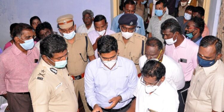 வாக்கு எண்ணும் மையங்களில் பாதுகாப்பு குறித்து  திருநெல்வேலி மாவட்ட ஆட்சியர் , மாநகர போலீஸ் கமிஷ்னர், மாவட்ட எஸ்.பி ஆகியோர் நேரில் ஆய்வு