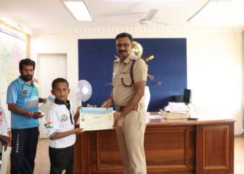 தேசிய அளவிலான சிலம்பம் போட்டி – மாணவ மாணவிகளுக்கு மாவட்ட எஸ்.பி  பாராட்டு