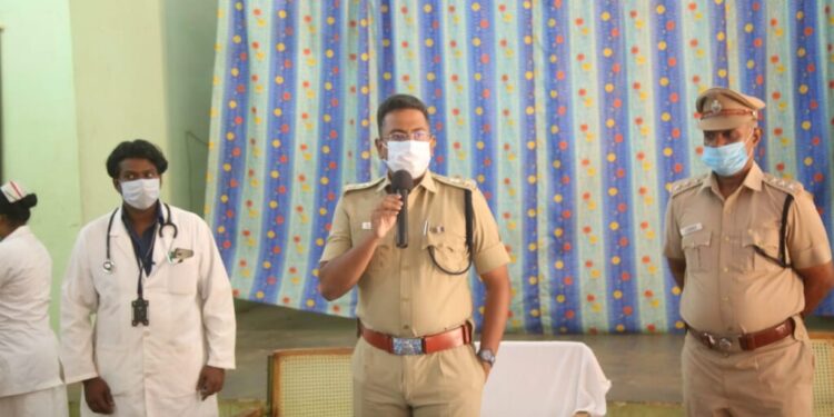 கன்னியாகுமரி மாவட்ட எஸ்.பி  பத்ரி நாராயணன் கொரனா தடுப்பூசி போட்டுக்கொண்டார்