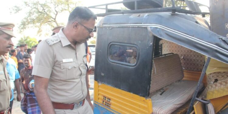 கோவில்பட்டி அருகே கண்டெய்னர் லாரி விபத்து எஸ்.பி நேரில் விசாரணை