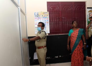 திருச்சி வாக்குசாவடிகளில் போலீஸ் கமிஷ்னர் ஆய்வு