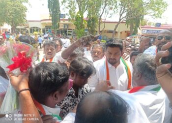 ஸ்ரீவைகுண்டம் வேட்பாளர் ஊர்வசி அமிர்தராஜுக்கு  பிரமாண்ட வரவேற்பு – அலைகடலென திரண்ட மக்கள் கூட்டம்