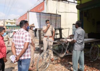 தூத்துக்குடியில் ஒருவர் கொலை 5 மணி நேரத்தில் குற்றவாளி கைது –  தனிபடையினருக்கு மாவட்ட எஸ்.பி பாராட்டு